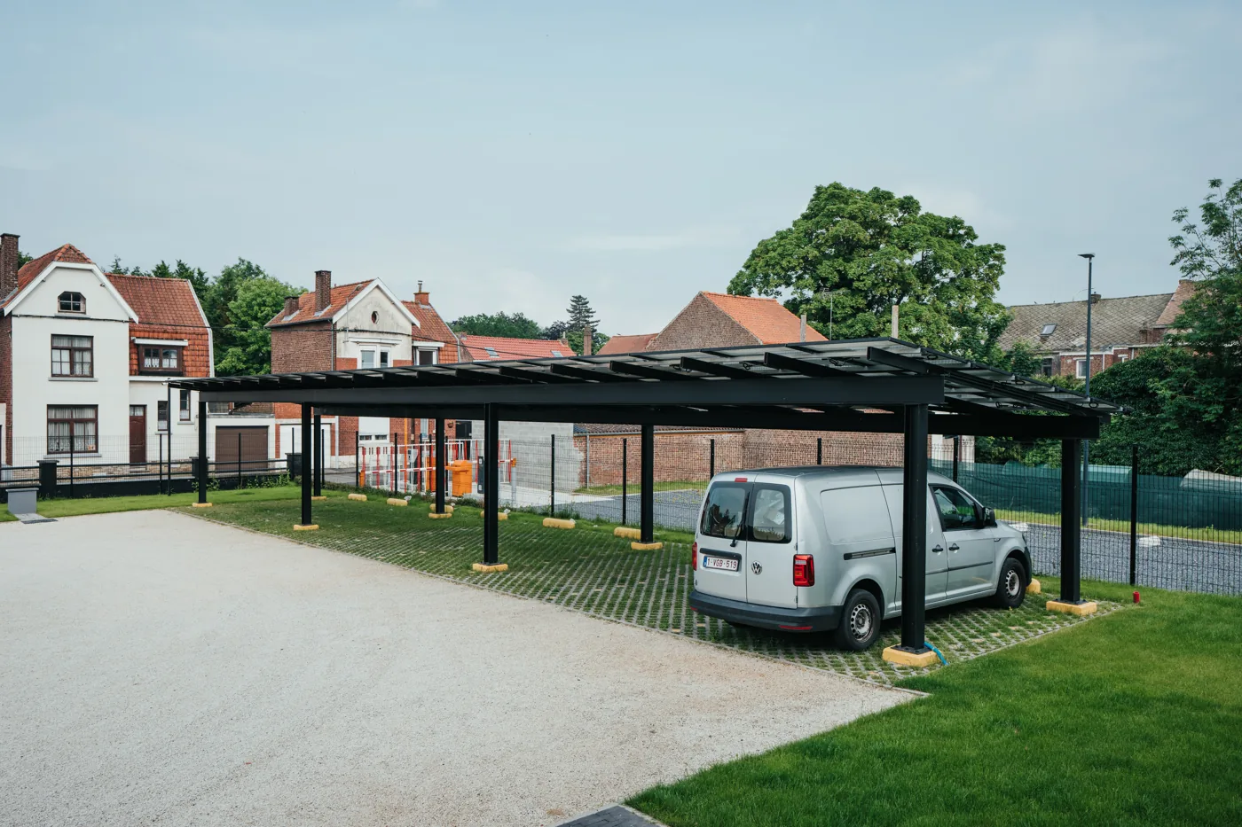 Parking sécurisé et bornes de recharge