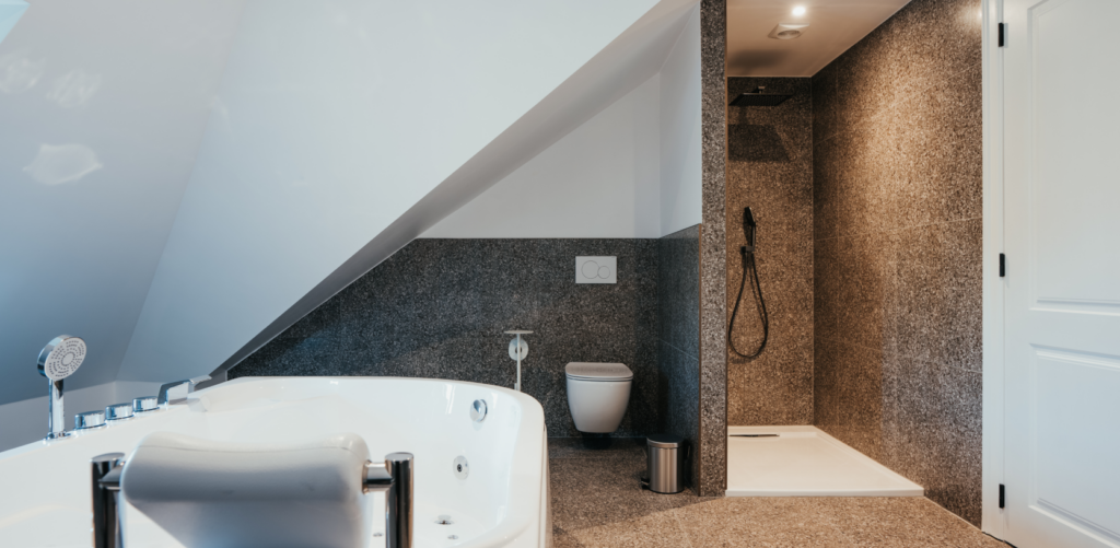 Salle de bain en pierre des chambres prestiges